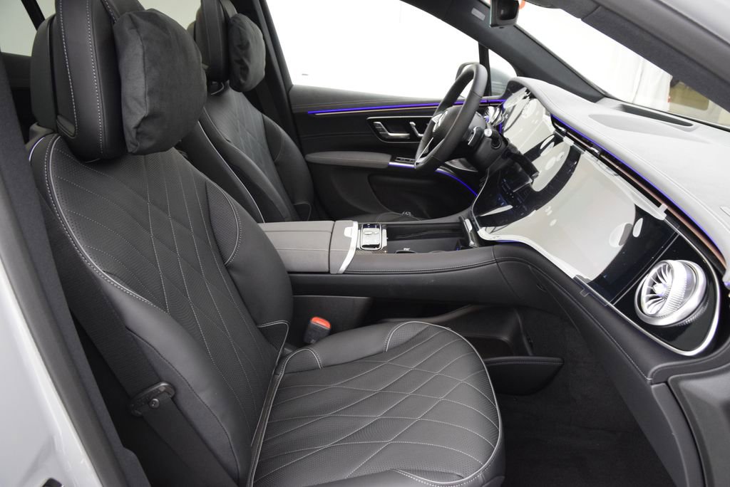 New 2026 Mercedes-Benz EQS 550 4MATIC SUV image 16