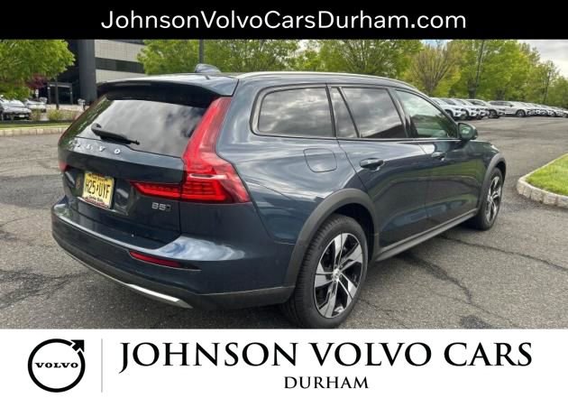 Used 2025 Volvo V60 B5 Cross Country Plus AWD/4WD image 3