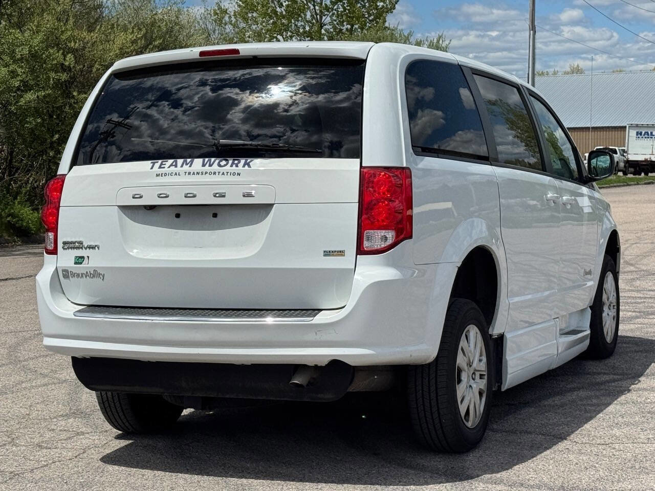 Used 2018 Dodge Grand Caravan SE FWD image 5