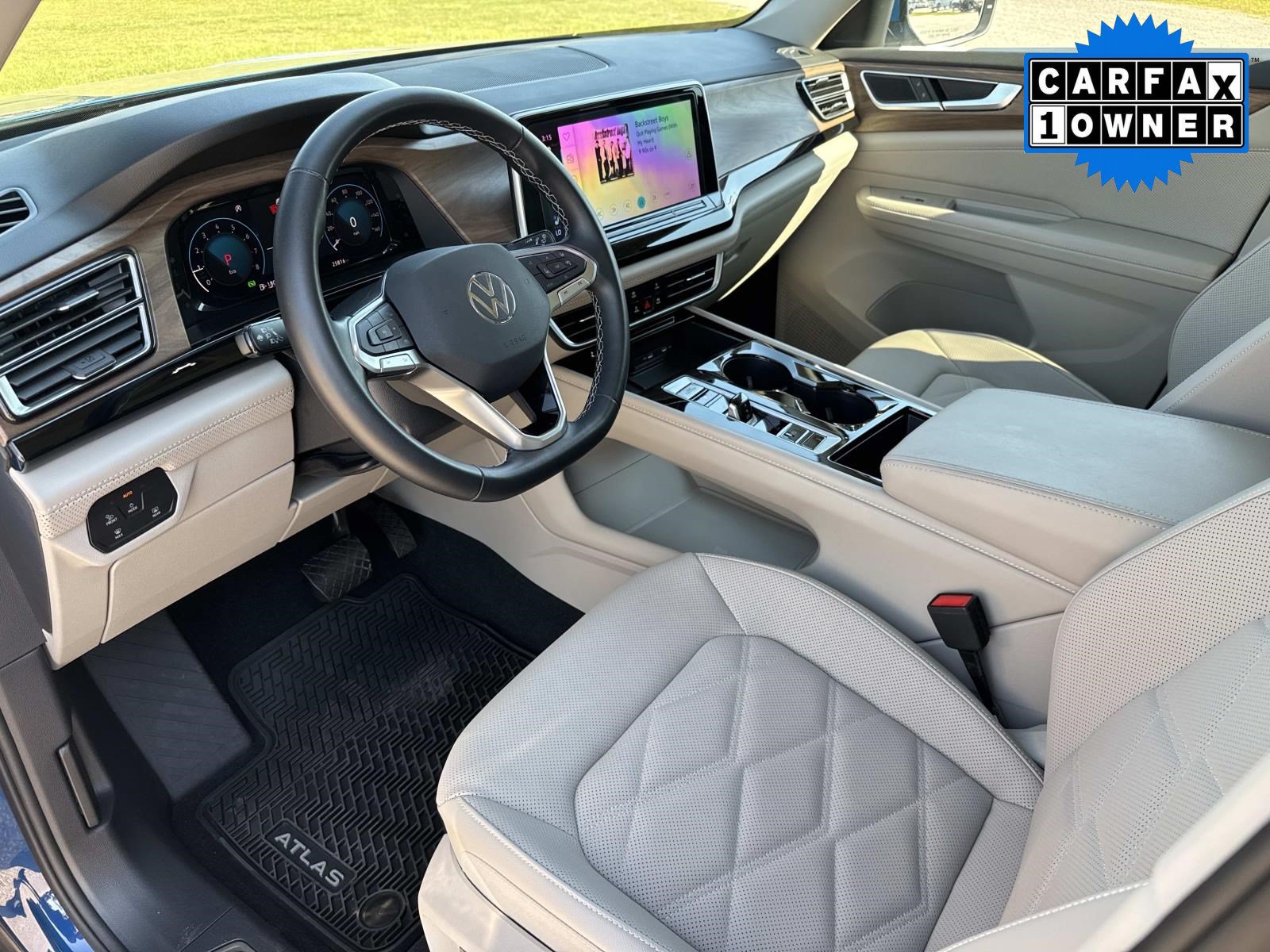 Used 2025 Volkswagen Atlas SE FWD image 26