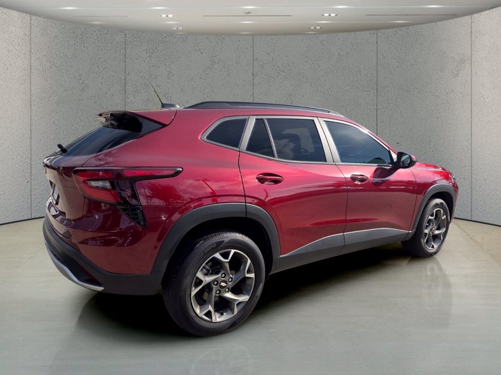 Used 2025 Chevrolet Trax LT w/ LT Convenience Package FWD image 5