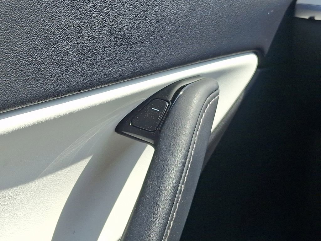 Used 2020 Tesla Model Y Long Range image 23