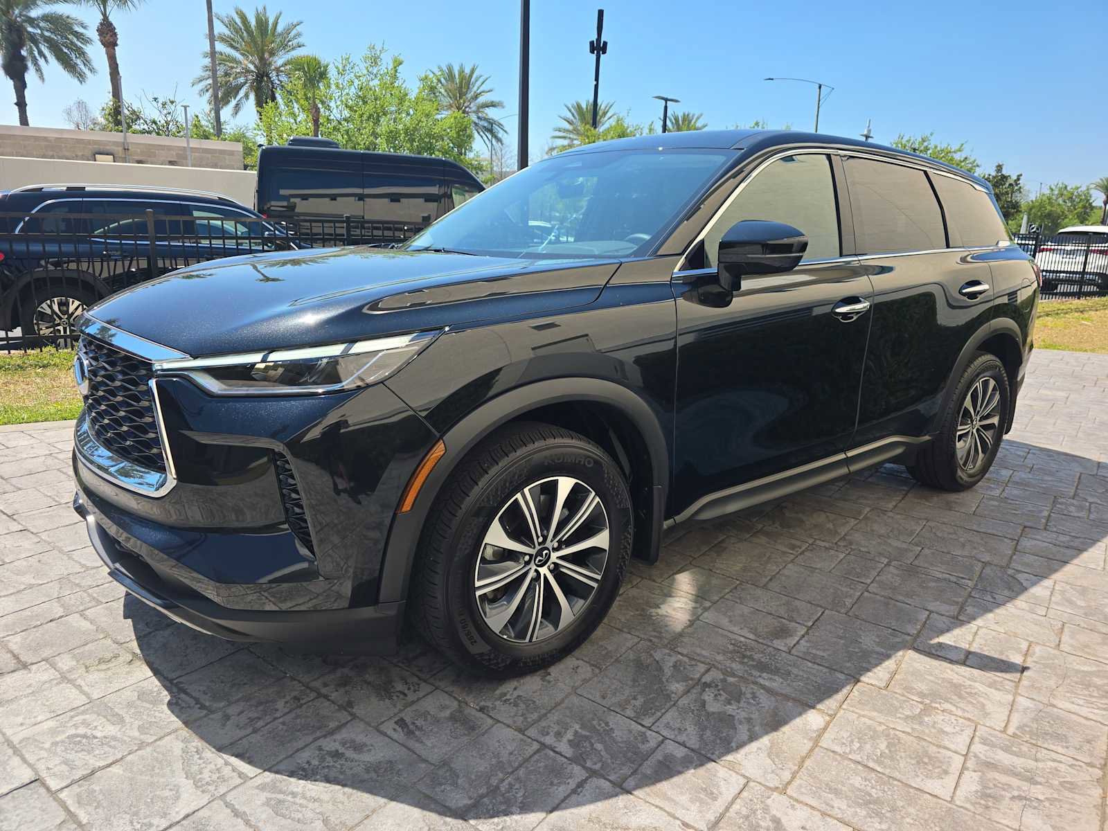Used 2025 INFINITI QX60 Pure image 7