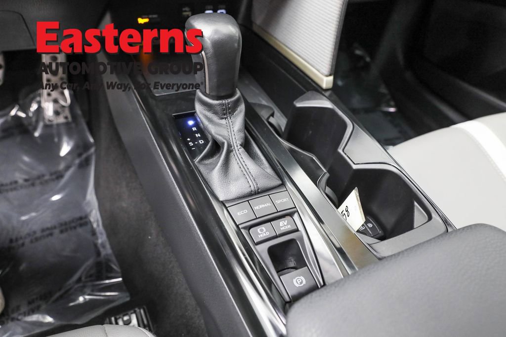 Used 2025 Toyota Camry SE w/ Convenience Package image 23
