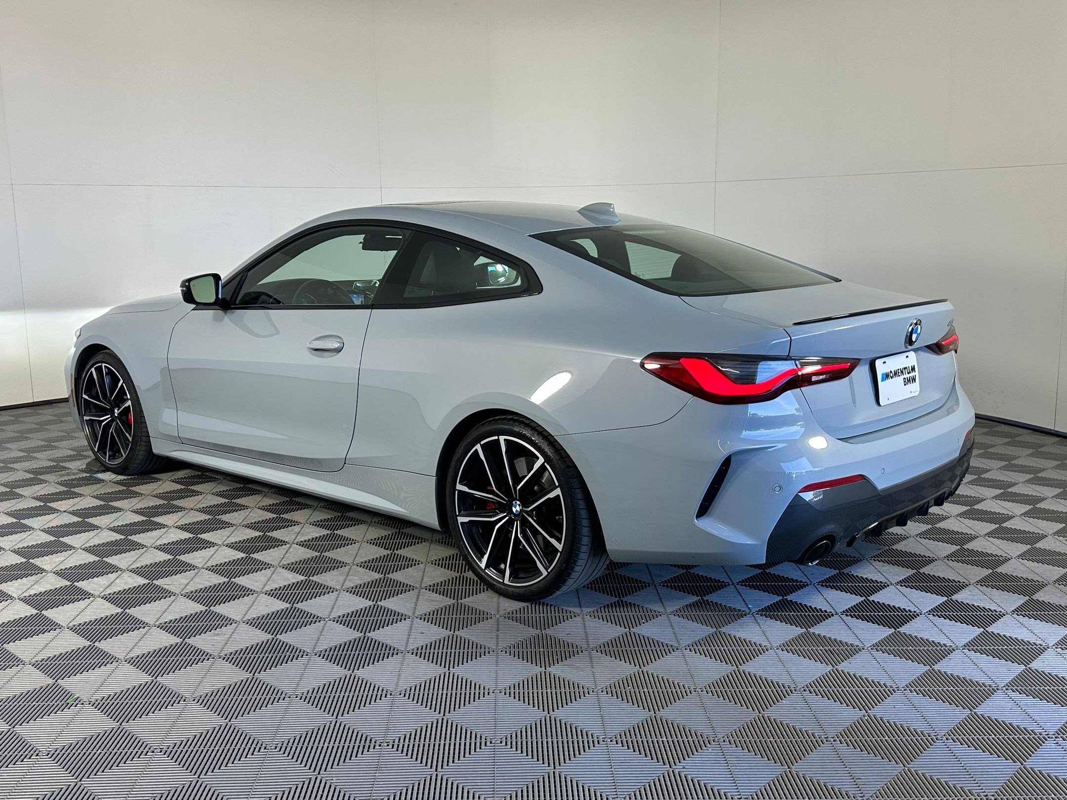 Used 2023 BMW 430i Coupe w/ M Sport Package image 3