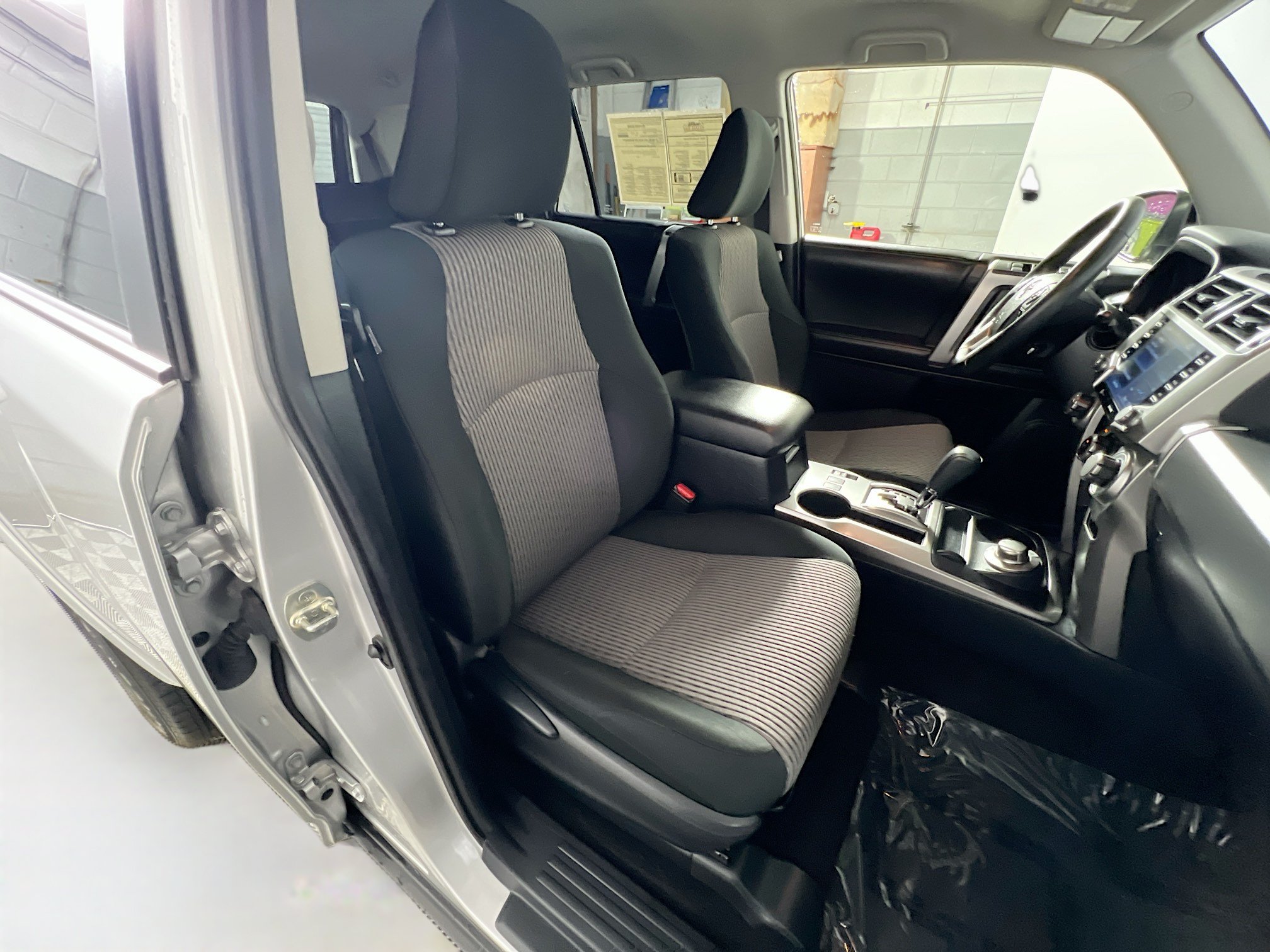 Used 2024 Toyota 4Runner SR5 AWD/4WD image 31