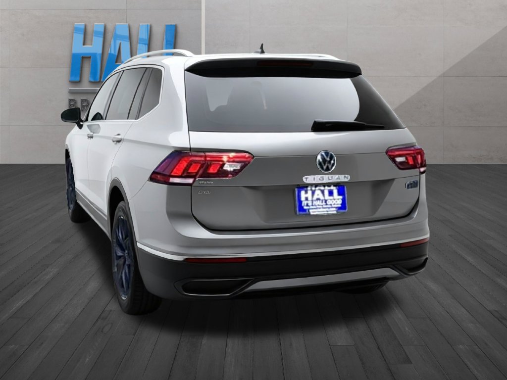 Certified 2023 Volkswagen Tiguan SE w/ Panoramic Sunroof Package AWD/4WD image 5