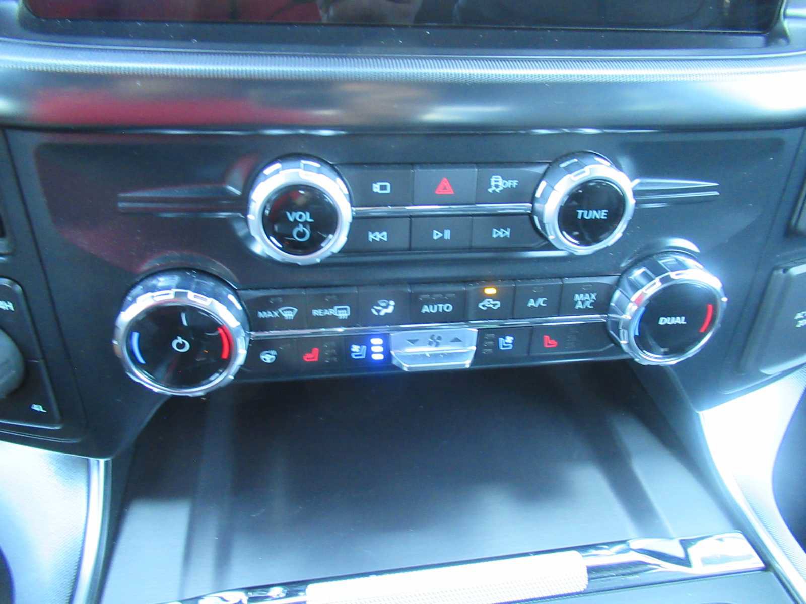 Used 2025 Ford F150 Platinum w/ Equipment Group 702A High AWD/4WD image 31