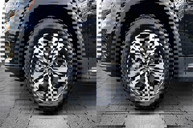 Used 2025 Mercedes-Benz GLB 250 250 image 36