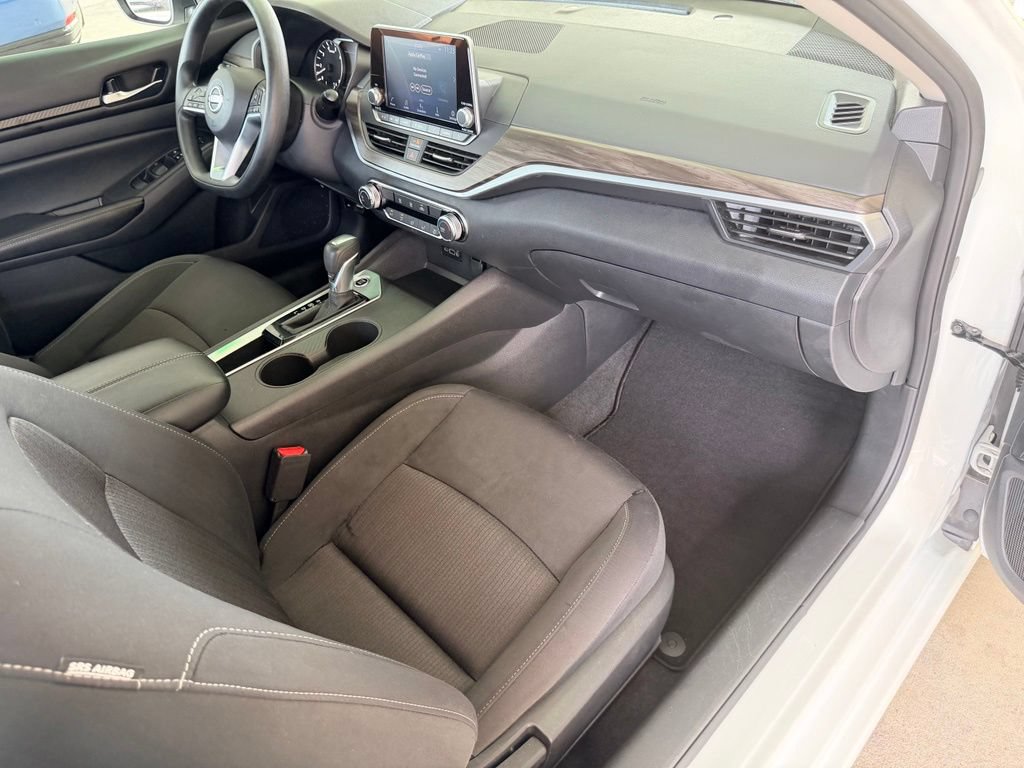 Used 2025 Nissan Altima 2.5 SV FWD image 36