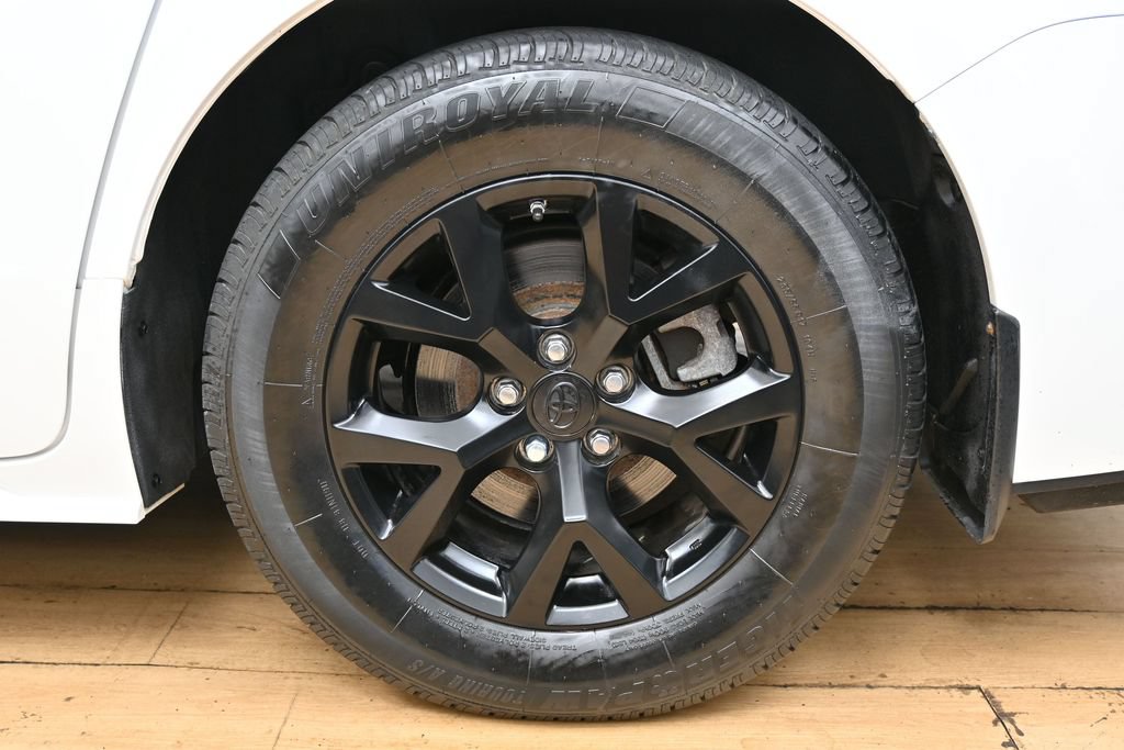 Used 2021 Toyota Sienna LE FWD image 35