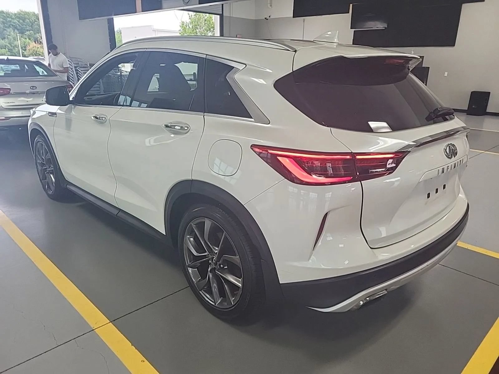 Used 2019 INFINITI QX50 Essential w/ Sensory Package AWD/4WD image 5