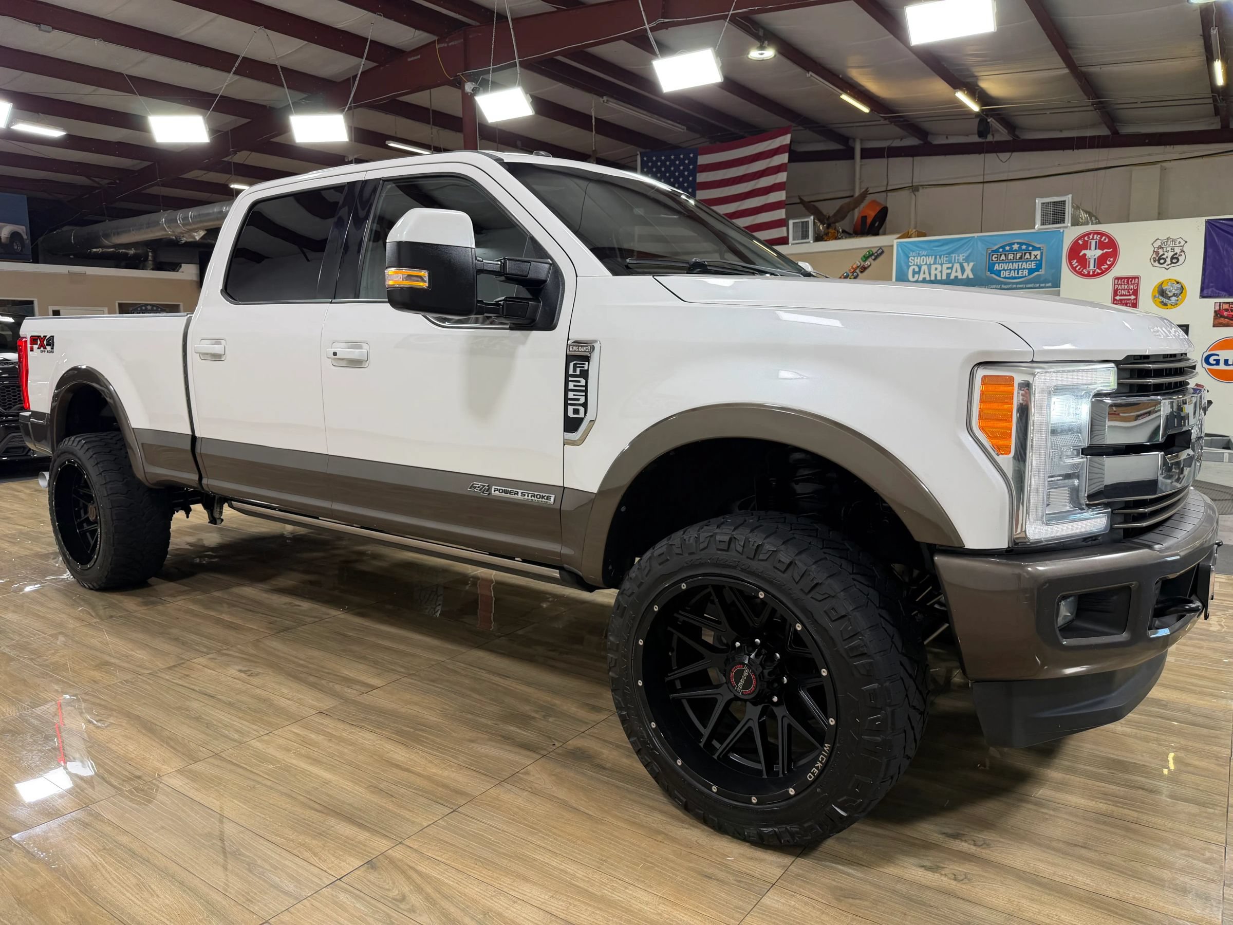 Used 2017 Ford F250 King Ranch w/ King Ranch Ultimate Package AWD/4WD image 3
