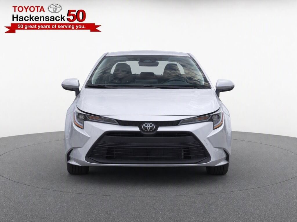 Used 2025 Toyota Corolla LE FWD image 5