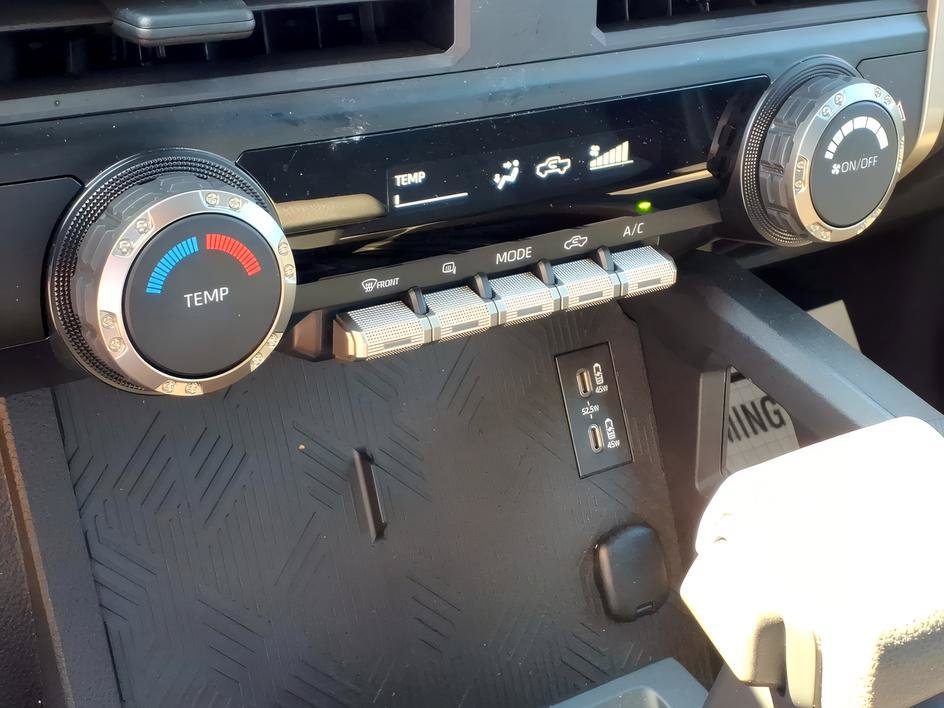Certified 2025 Toyota Tacoma SR5 AWD/4WD image 19