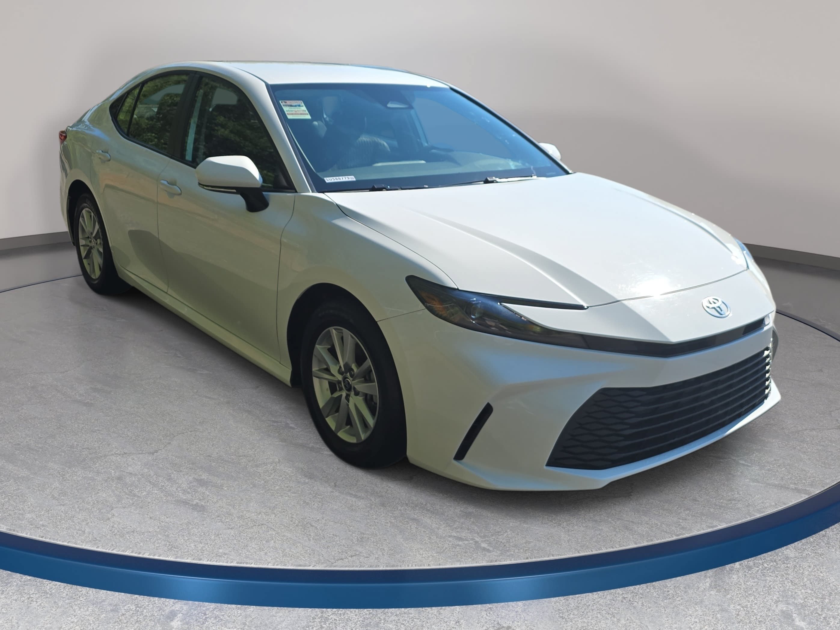 Used 2025 Toyota Camry LE FWD image 3