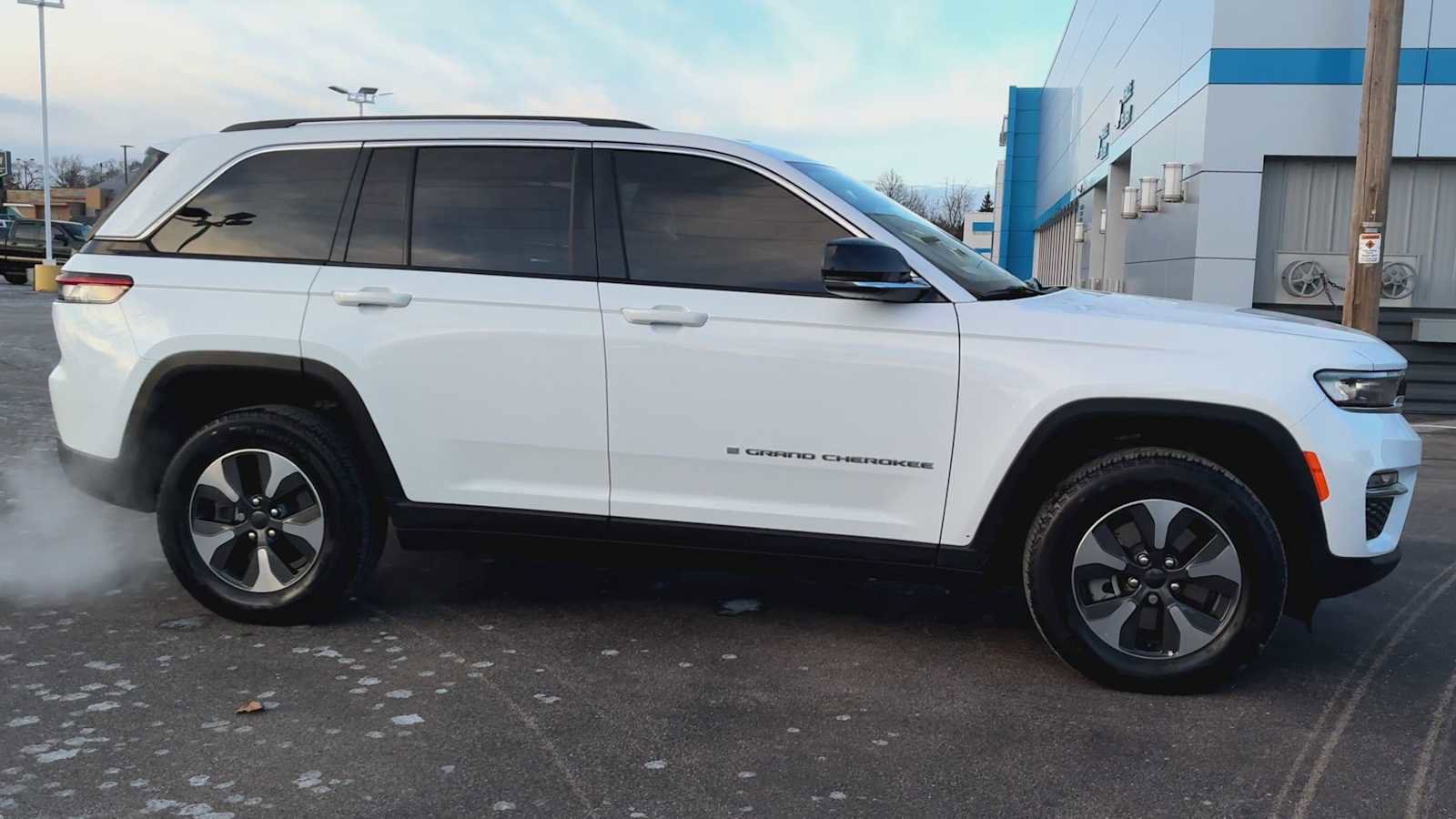 Used 2022 Jeep Grand Cherokee Limited 4xe image 9