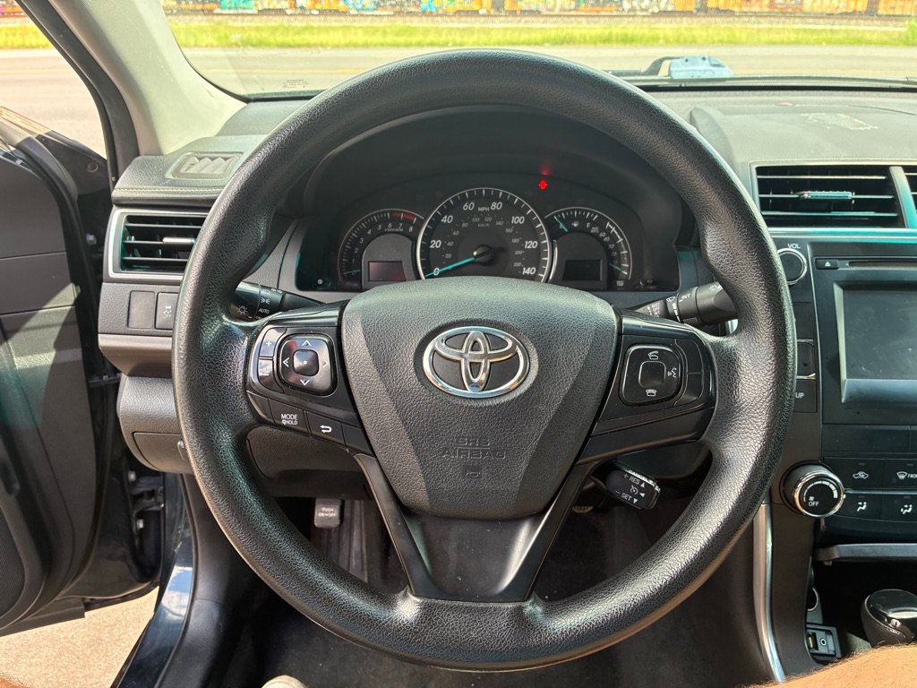 Used 2015 Toyota Camry LE FWD image 34