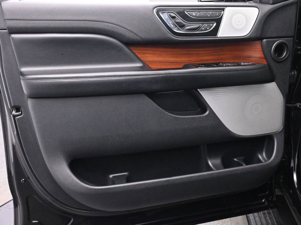 Used 2020 Lincoln Navigator Reserve w/ Luxury Package image 10