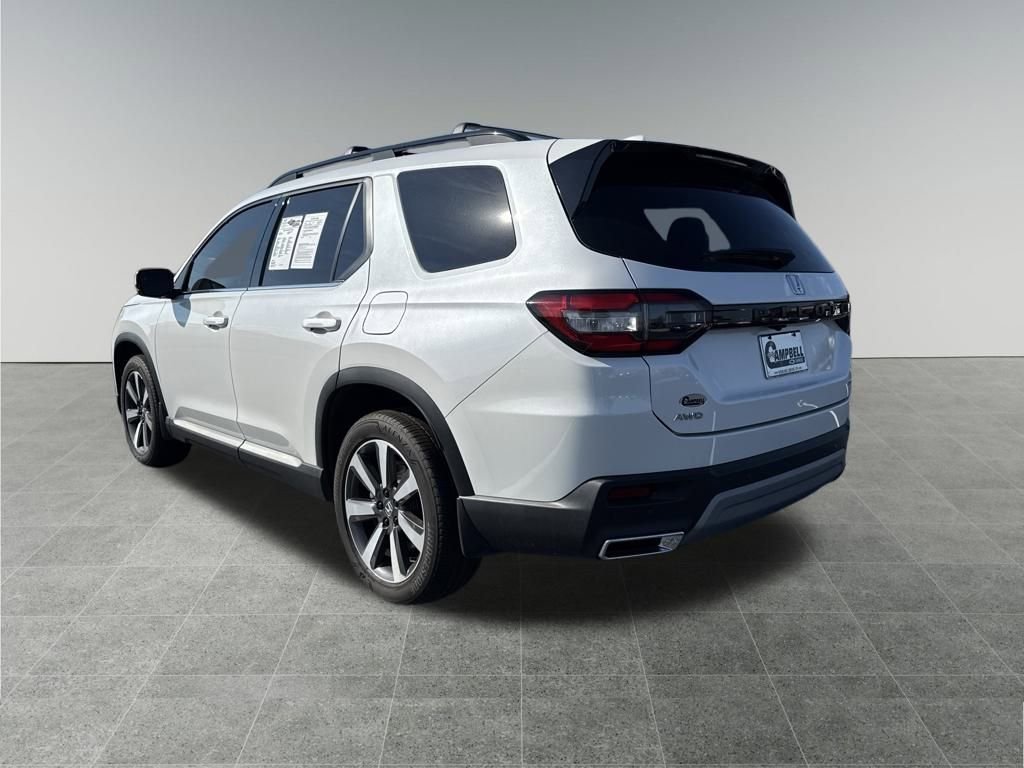 Used 2023 Honda Pilot Touring image 3