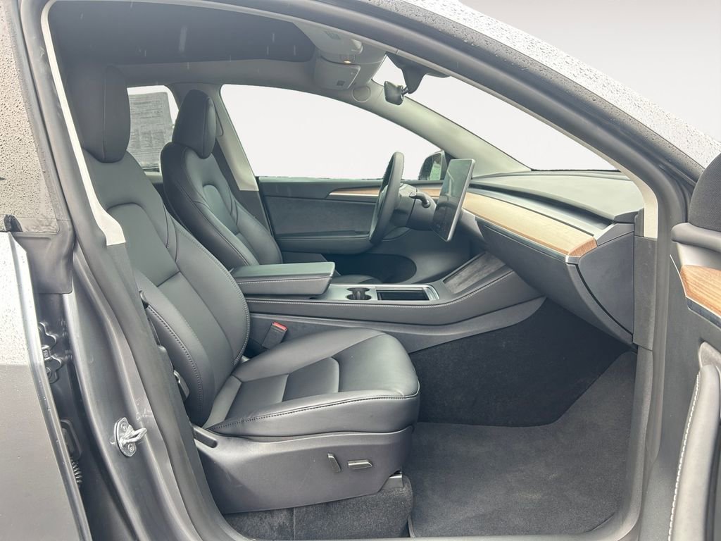 Used 2025 Tesla Model Y Performance image 10