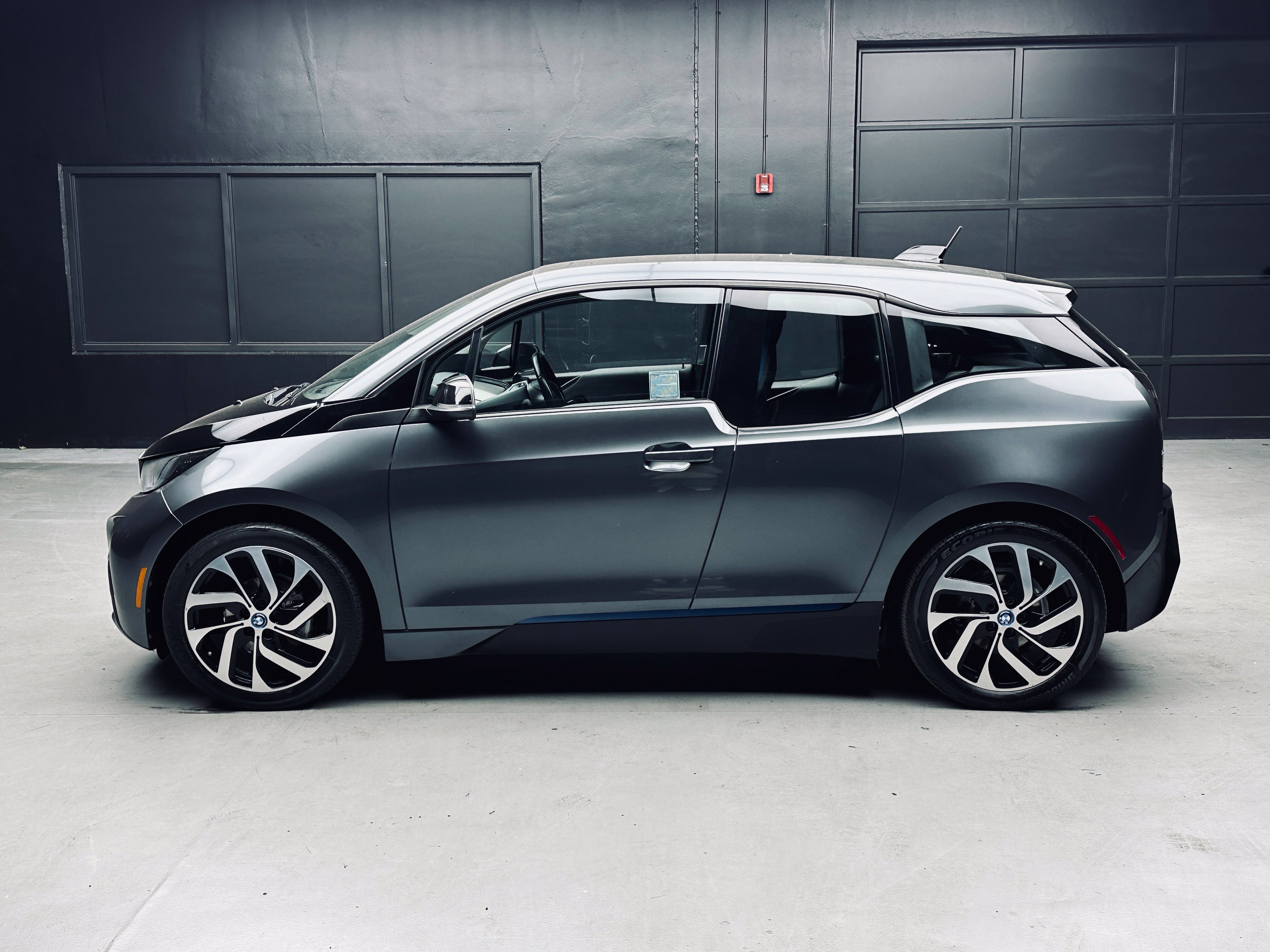 Used 2017 BMW i3 w/ Range Extender RWD image 4