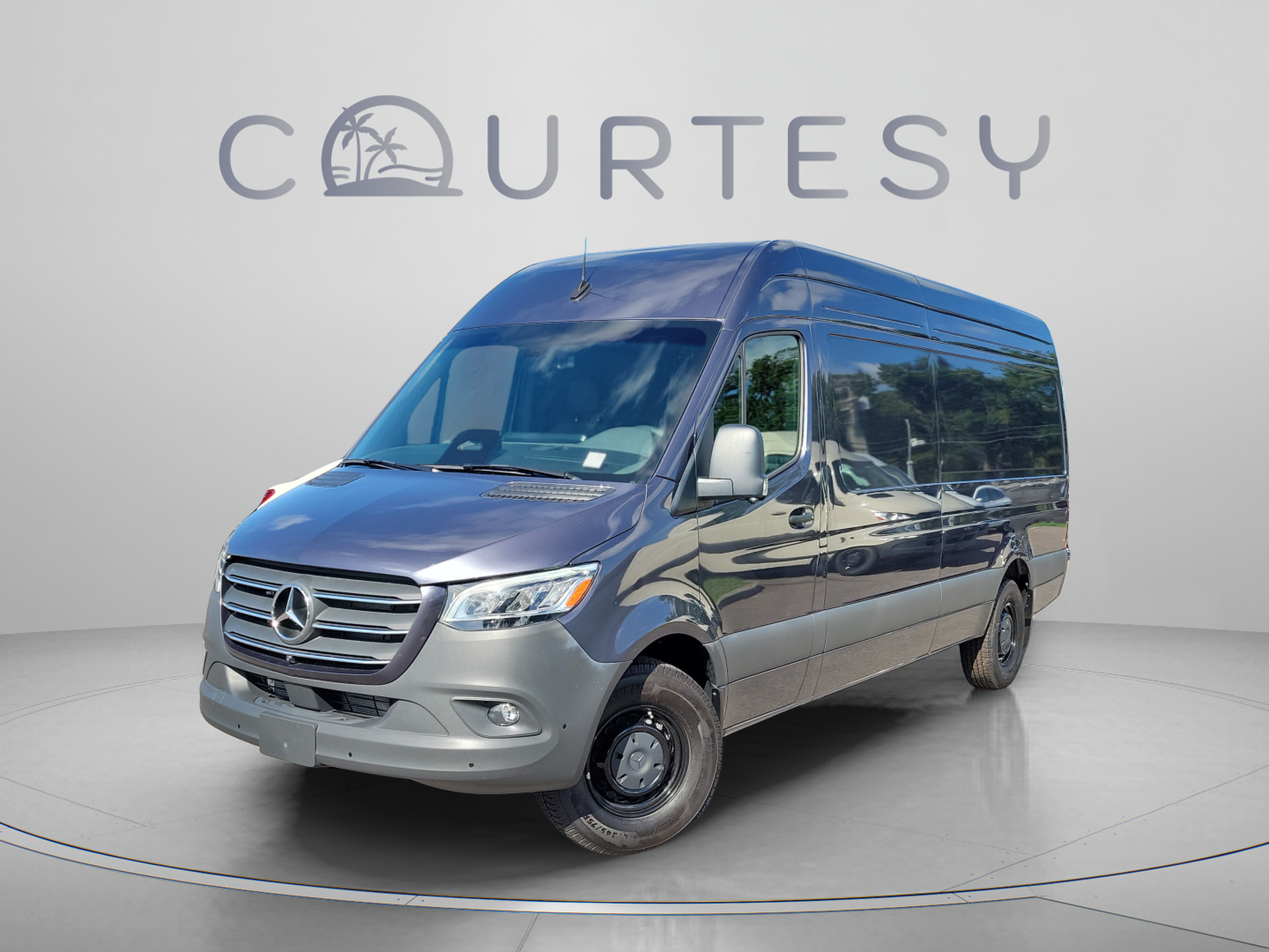 Used 2025 Mercedes-Benz Sprinter 2500 image 1