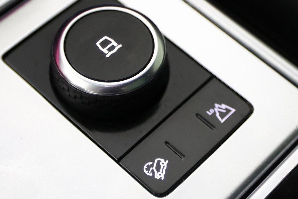 Used 2023 Land Rover Range Rover SE image 23