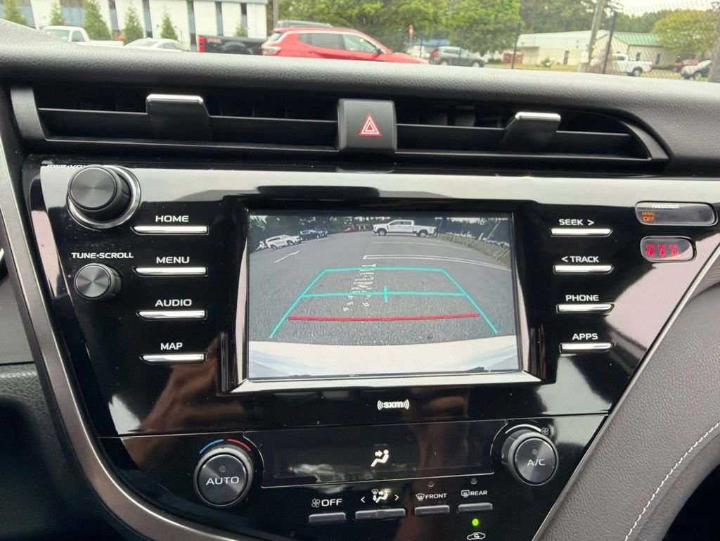 Used 2020 Toyota Camry SE FWD image 11
