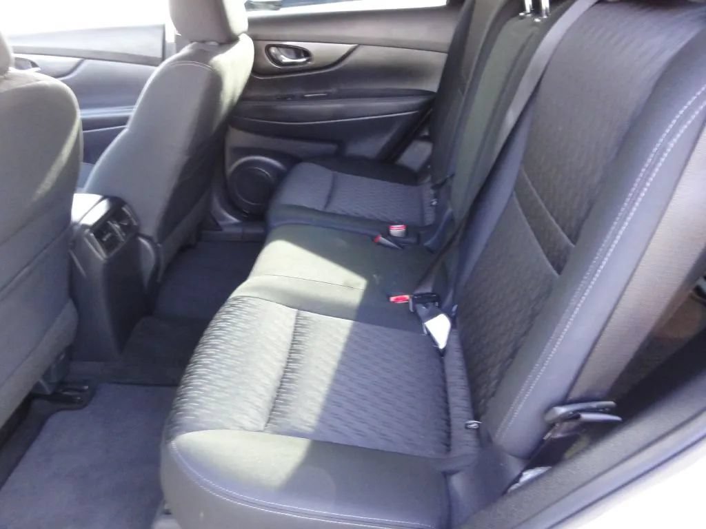 Used 2018 Nissan Rogue S AWD/4WD image 10