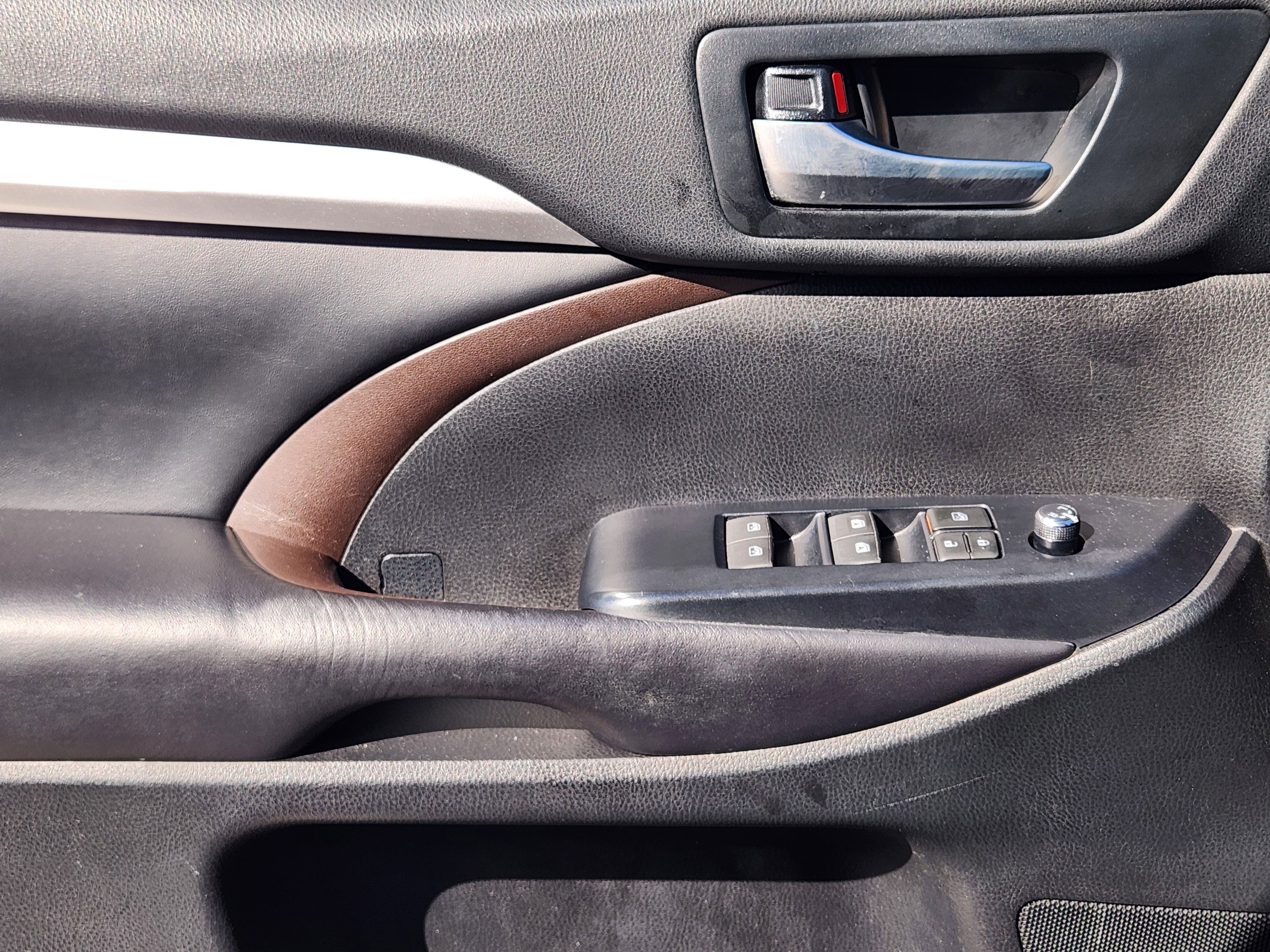 Used 2019 Toyota Highlander XLE image 23