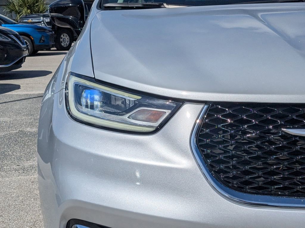 Used 2024 Chrysler Pacifica Touring-L image 10