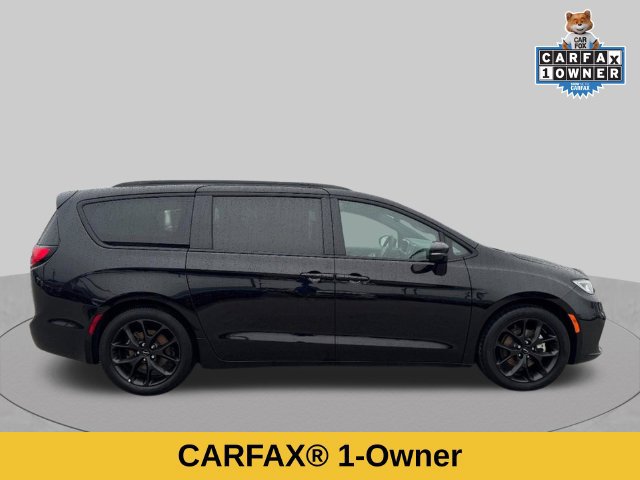 Used 2025 Chrysler Pacifica Limited FWD image 2