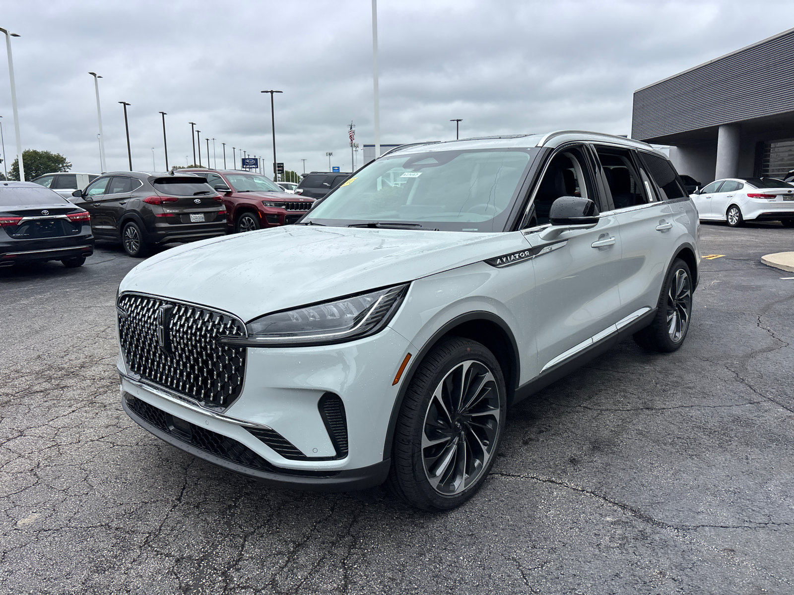 New 2027 Lincoln Aviator Reserve AWD/4WD image 3