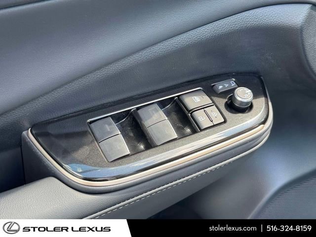 Used 2025 Toyota Crown Signia AWD/4WD image 18