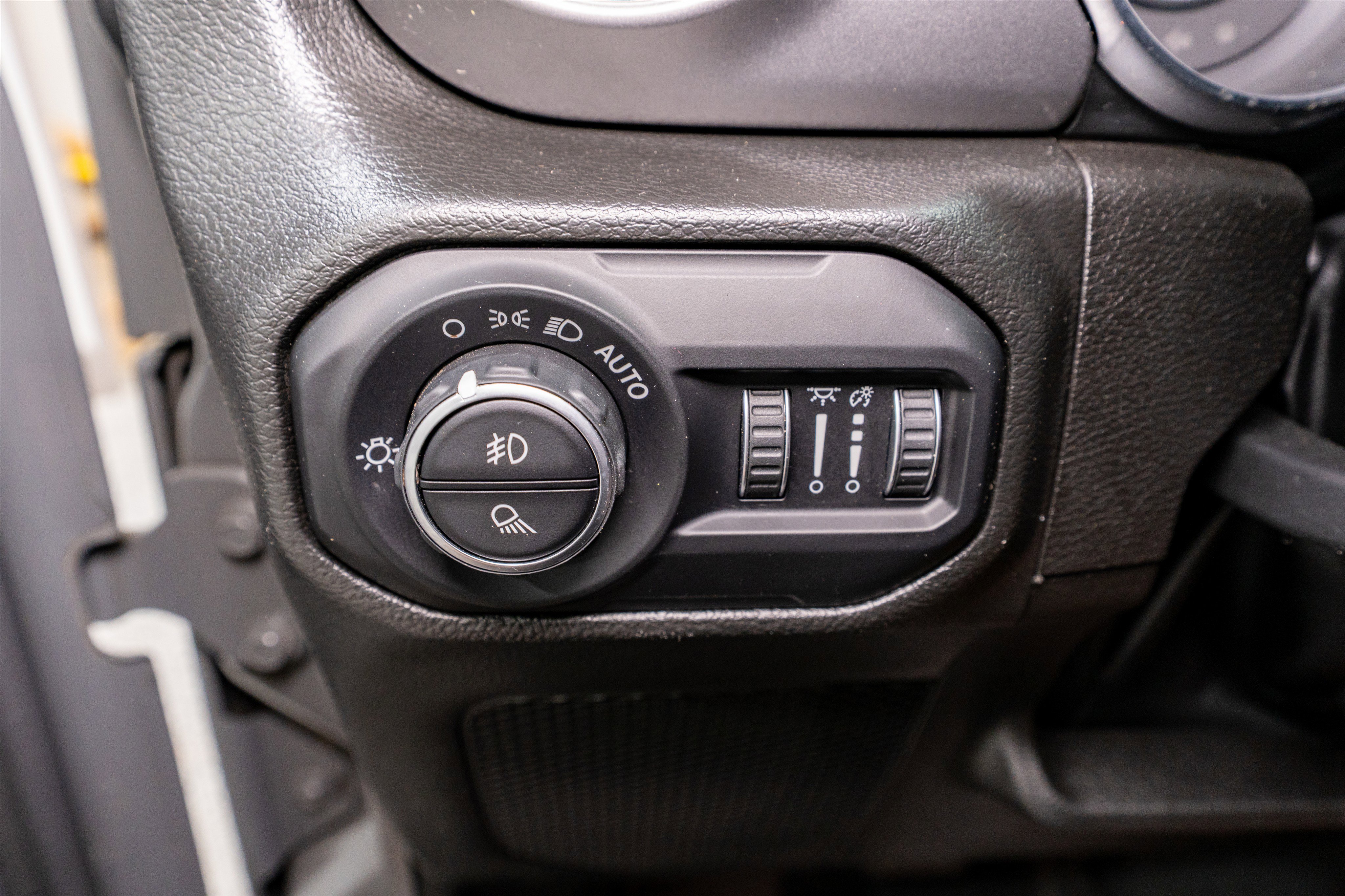 Used 2022 Jeep Gladiator Sport AWD/4WD image 29