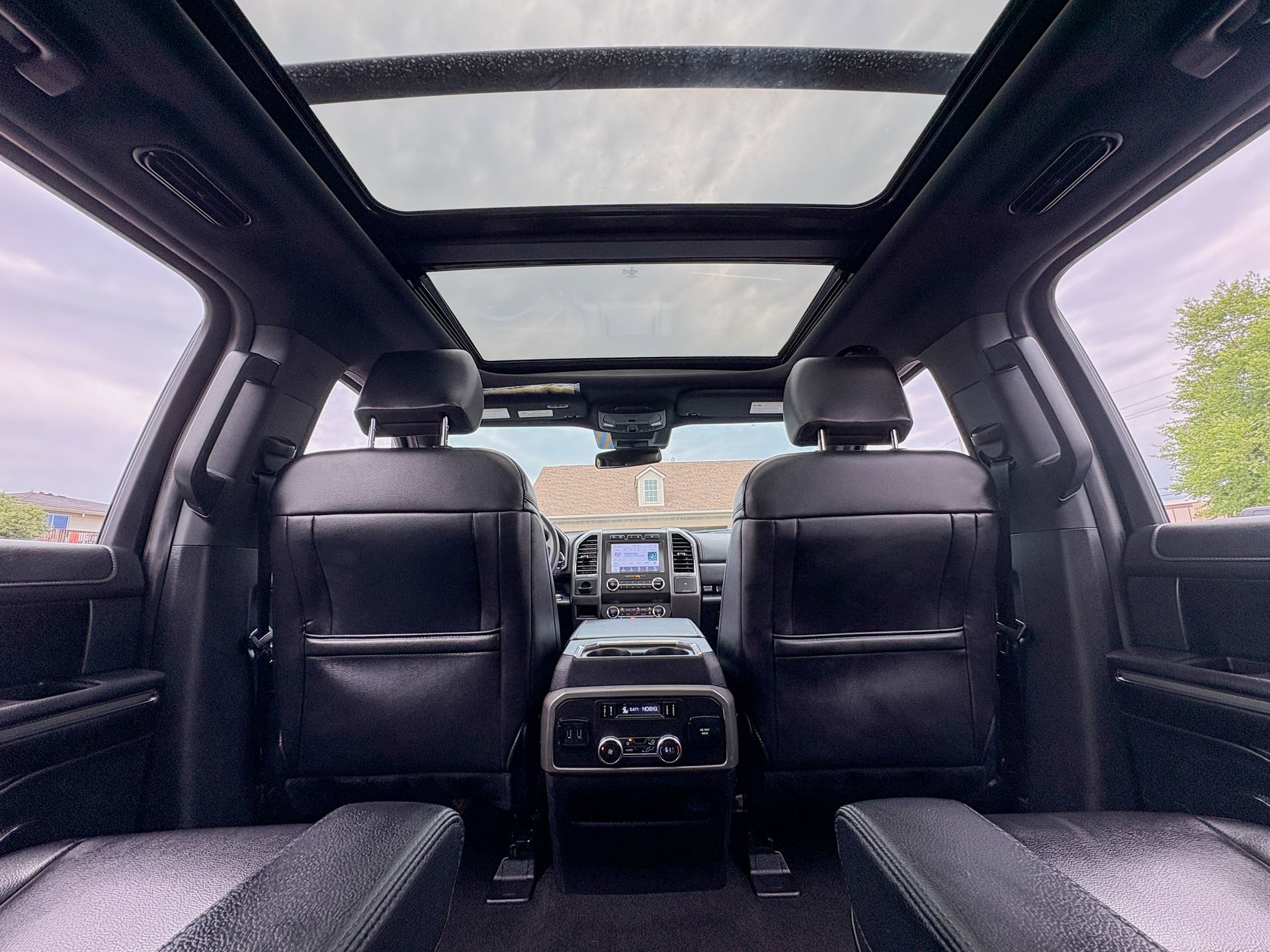 Used 2020 Ford Expedition XLT w/ Equipment Group 202A AWD/4WD image 29
