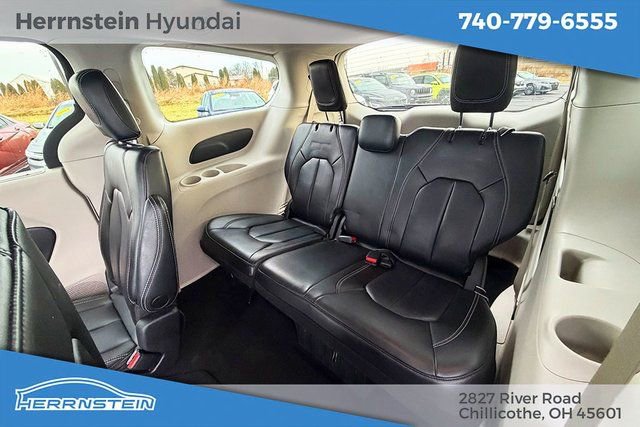 Used 2023 Chrysler Pacifica Touring-L image 21