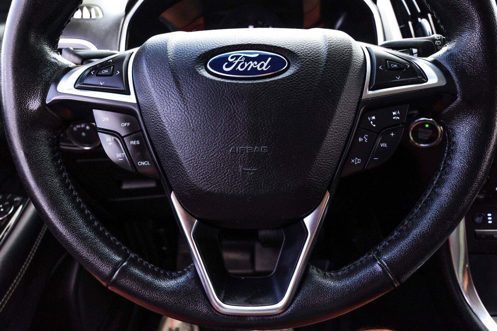 Used 2017 Ford Edge Titanium w/ Equipment Group 301A FWD image 15