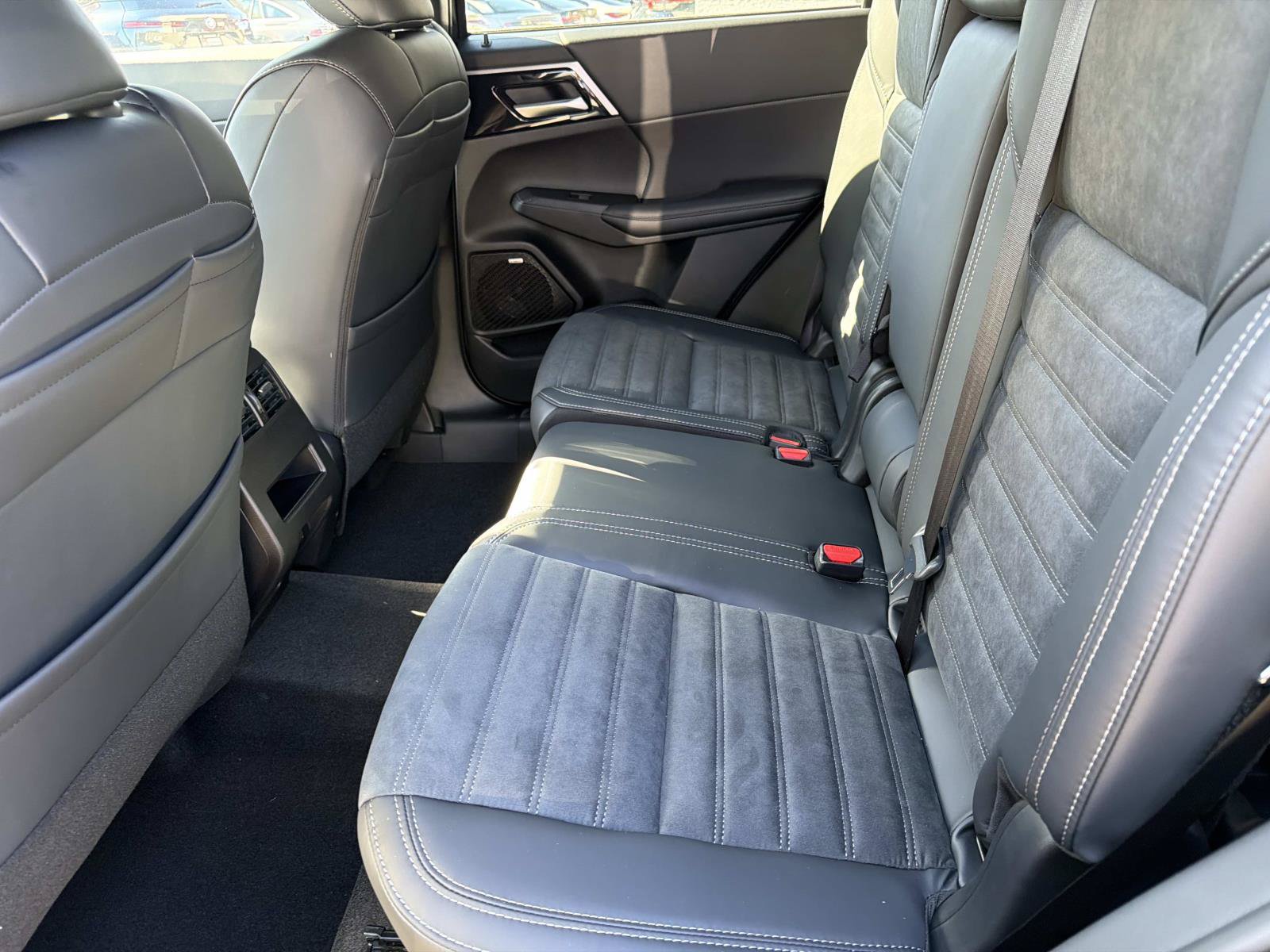 New 2026 Mitsubishi Outlander LE FWD image 11
