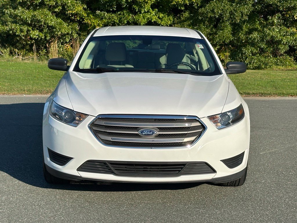 Used 2018 Ford Taurus SE FWD image 10