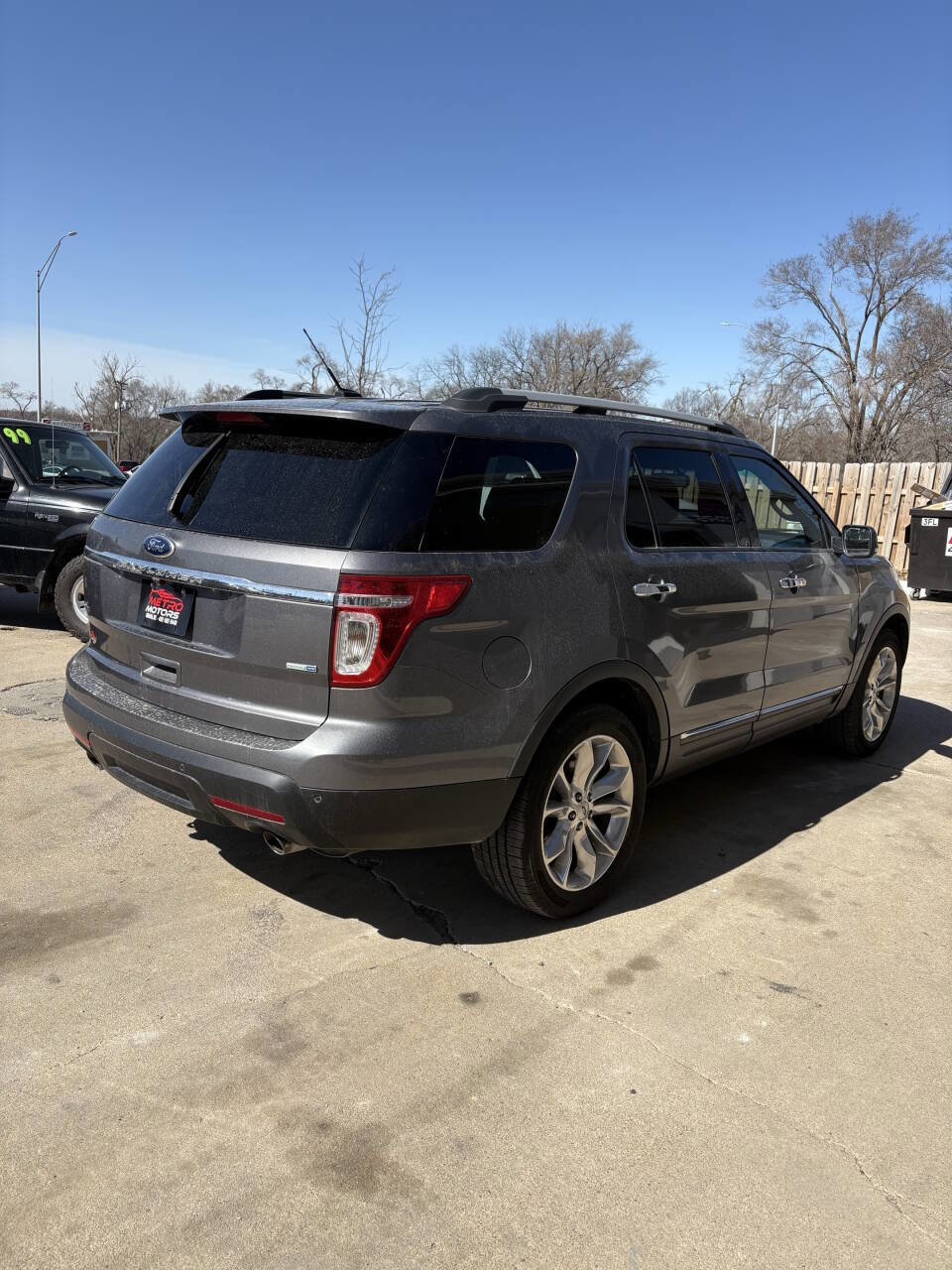 Used 2013 Ford Explorer XLT image 3