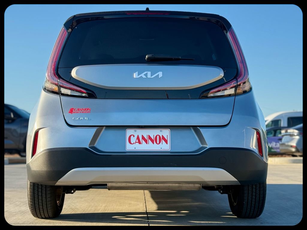 Used 2025 Kia Soul LX w/ LX Technology Package FWD image 7