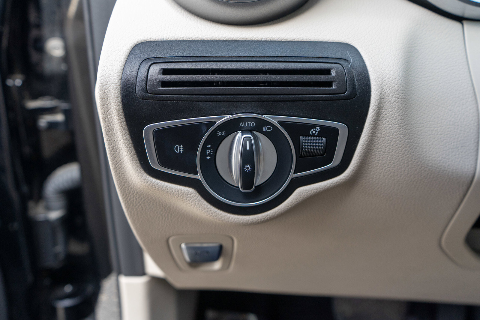 Used 2022 Mercedes-Benz GLC 300 4MATIC image 16