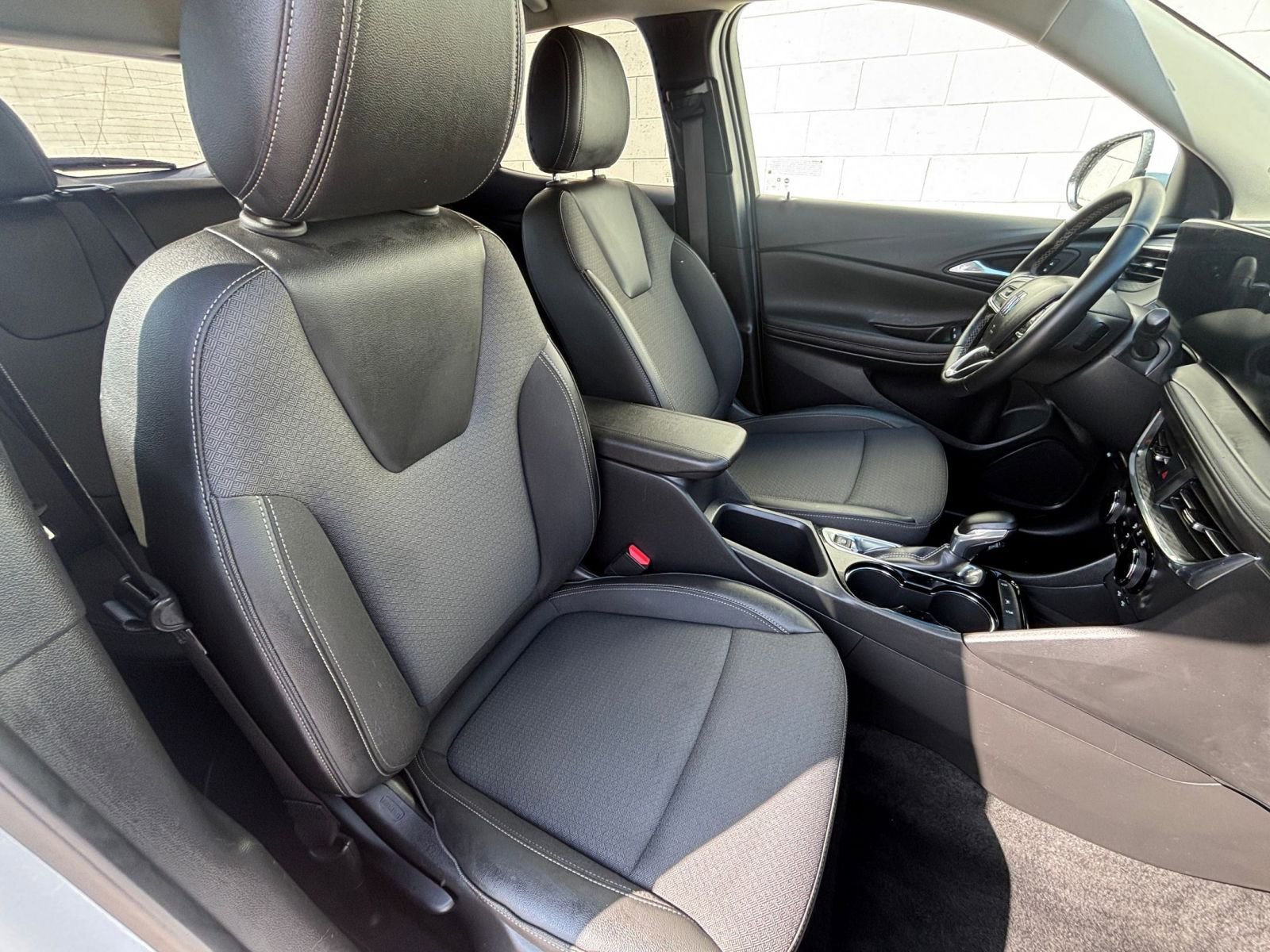 Used 2025 Buick Encore GX Preferred image 36