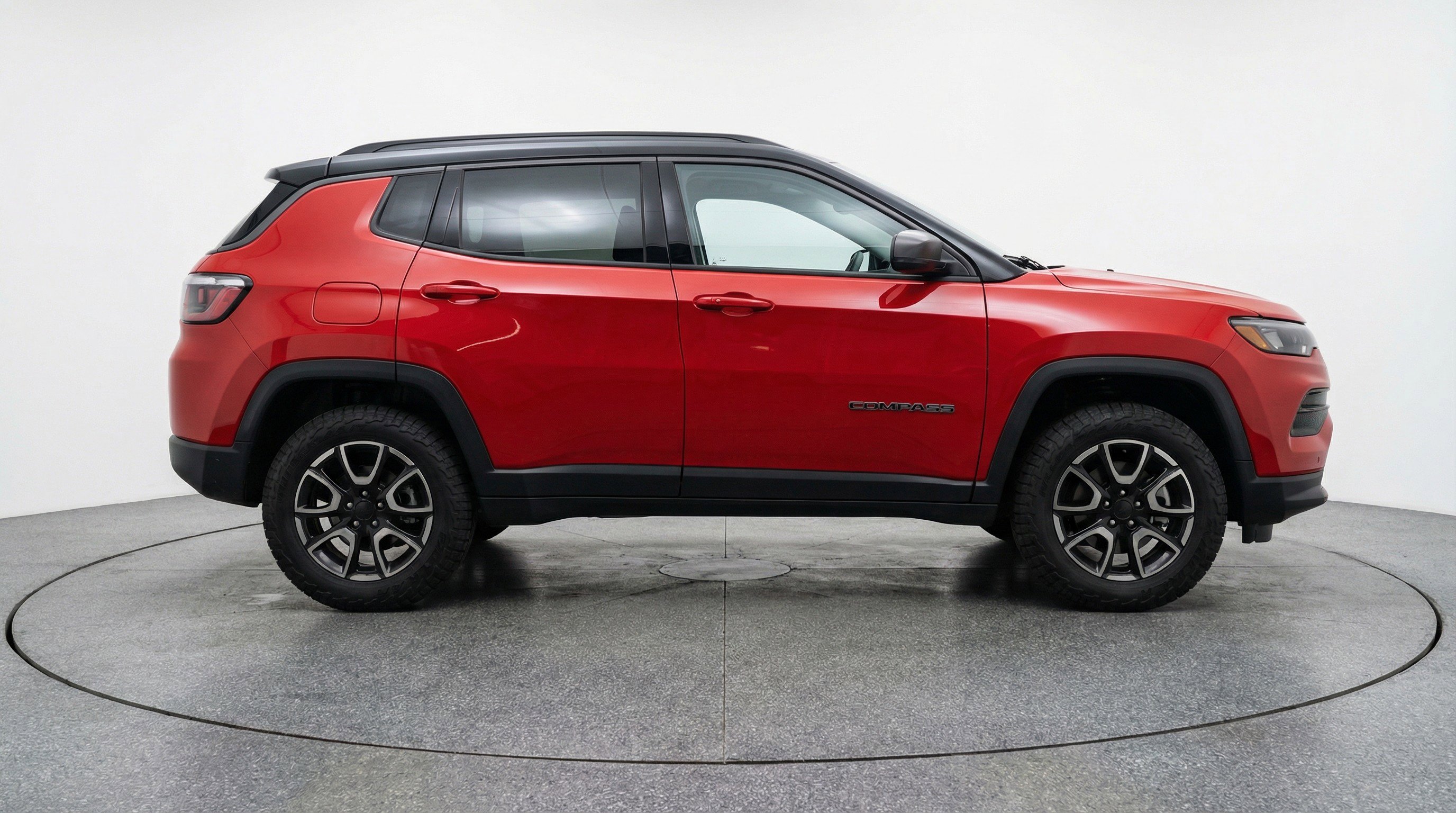 Used 2025 Jeep Compass Trailhawk AWD/4WD image 11