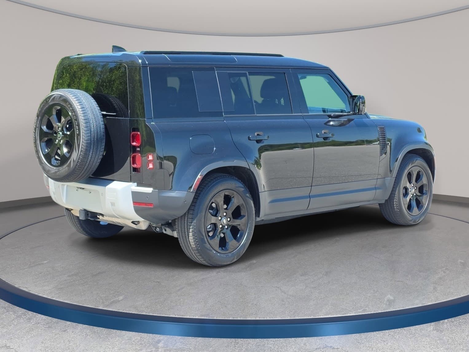 Used 2025 Land Rover Defender 110 S image 5