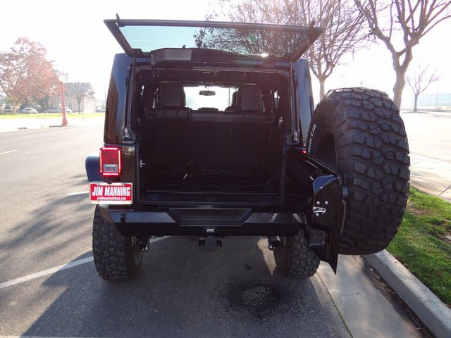 Used 2015 Jeep Wrangler Unlimited Rubicon w/ Connectivity Group AWD/4WD image 30
