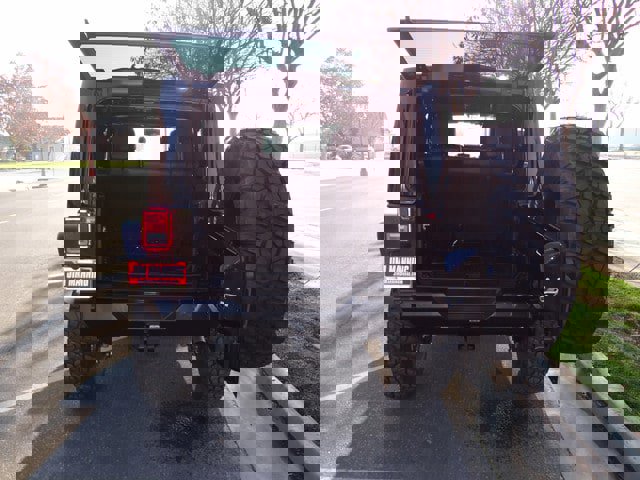 Used 2015 Jeep Wrangler Unlimited Rubicon w/ Connectivity Group image 30