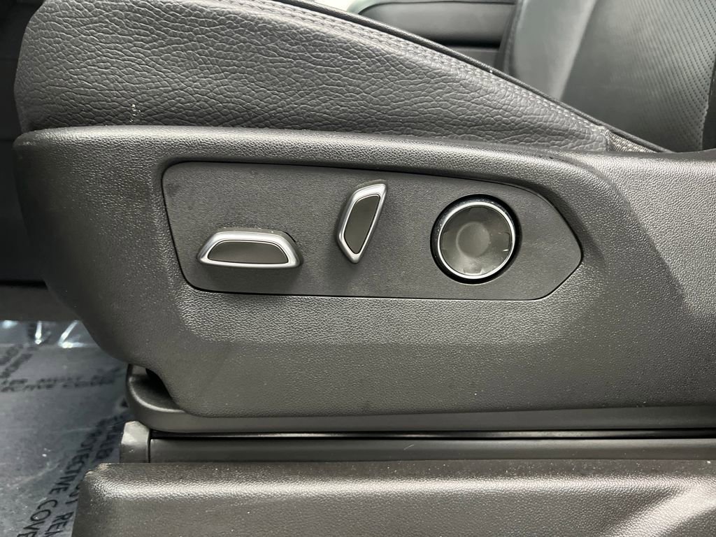 Used 2025 GMC Yukon Denali image 10